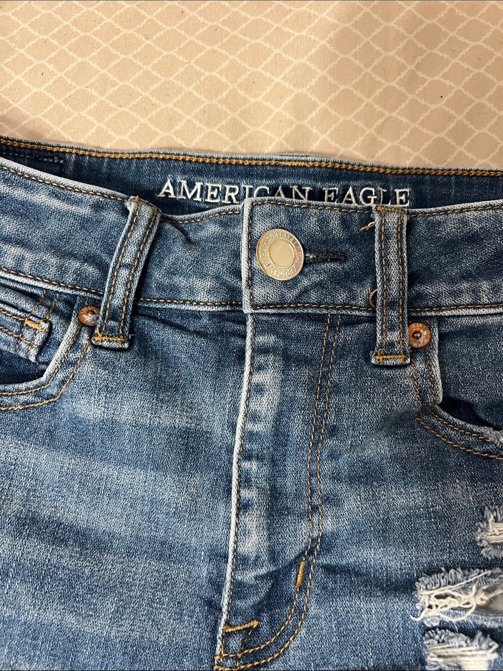 American Eagle Outfitters Women’s Medium Blue Distressed Rolled-Hem Jean Shorts - Picture 2 of 5